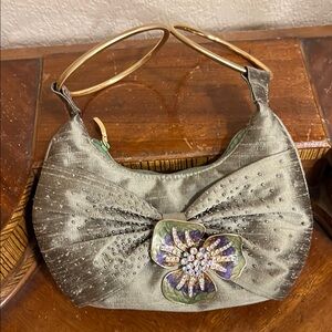 🔥Elegant Olive Green Handbag with Gold Accents🍀